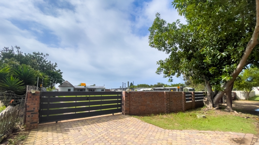 6 Bedroom Property for Sale in Riverside Western Cape